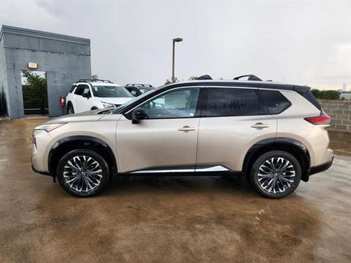 Champagne Silver Metallic/Super Black 2026 Nissan Rogue Platinum