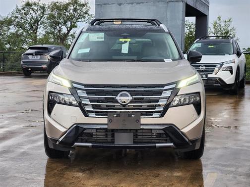 Champagne Silver Metallic/Super Black 2026 Nissan Rogue Platinum