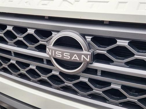 Glacier White 2023 Nissan Frontier SV