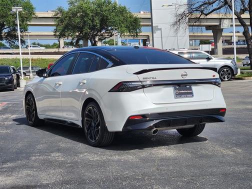Aspen White Tricoat/Super Black 2026 Nissan Sentra SR