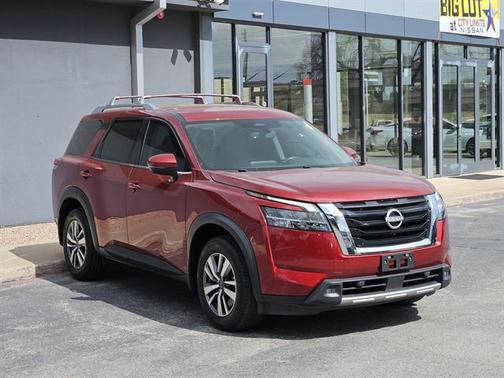 2023 Nissan Pathfinder SL FWD