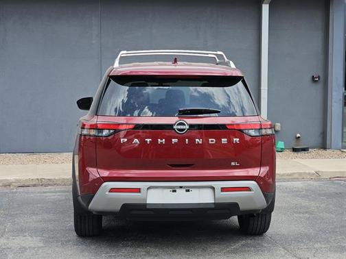 2023 Nissan Pathfinder SL FWD