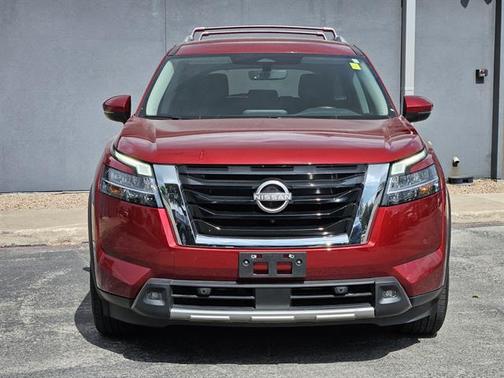 2023 Nissan Pathfinder SL FWD