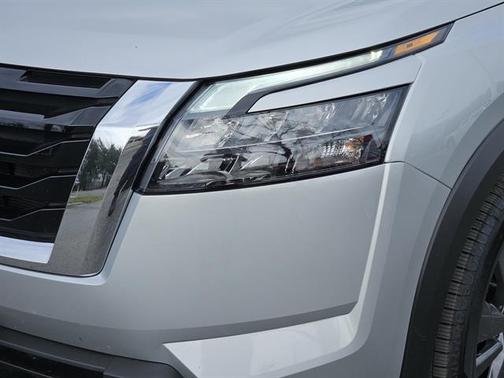 2025 Nissan Pathfinder SV FWD