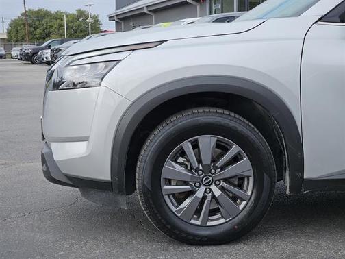 2025 Nissan Pathfinder SV FWD