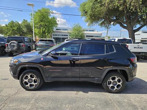 Diamond Black Crystal Pearlcoat 2022 Jeep Compass Trailhawk