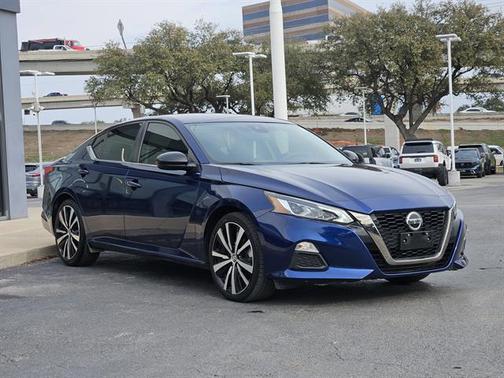 2022 Nissan Altima SR FWD