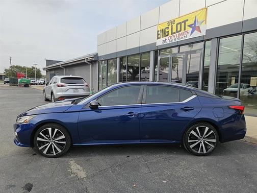 2022 Nissan Altima SR FWD