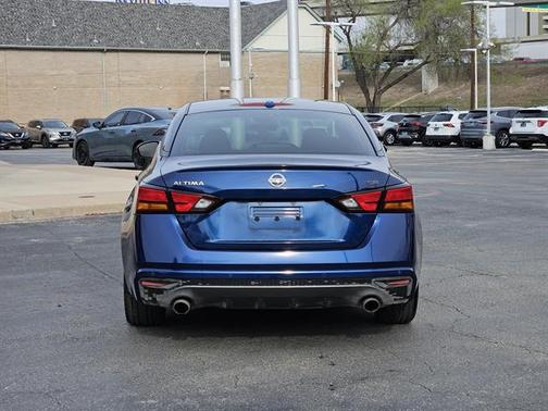 2022 Nissan Altima SR FWD