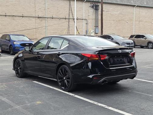 2022 Nissan Altima SR FWD