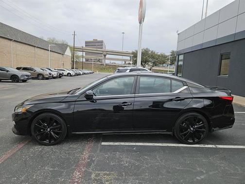 2022 Nissan Altima SR FWD