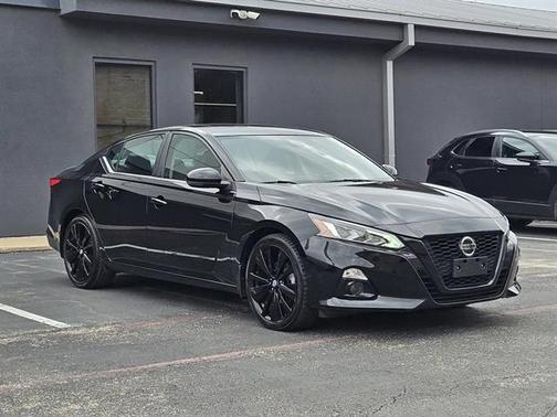 2022 Nissan Altima SR FWD