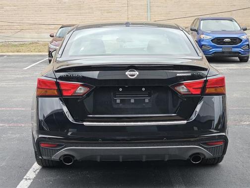 2022 Nissan Altima SR FWD