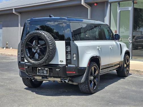 2022 Land Rover Defender 110 V8