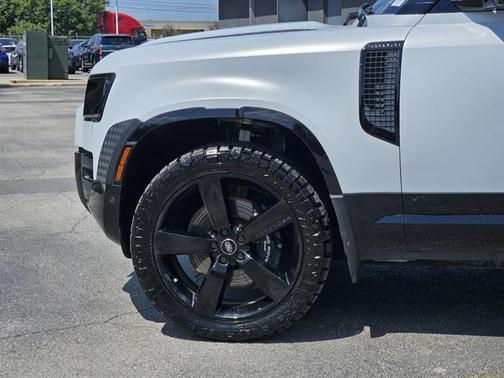 2022 Land Rover Defender 110 V8