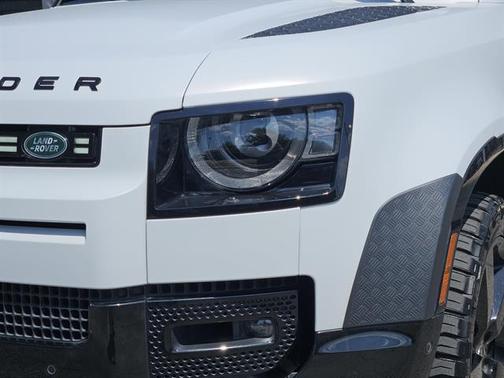 2022 Land Rover Defender 110 V8