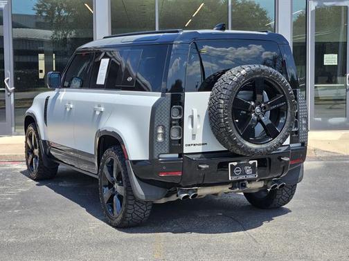 2022 Land Rover Defender 110 V8