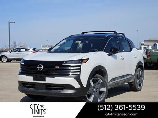 Aspen White Tricoat/Super Black 2026 Nissan Kicks SR