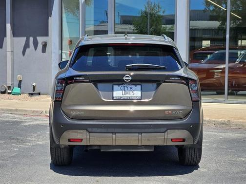 Canyon Bronze Metallic 2025 Nissan Kicks SR