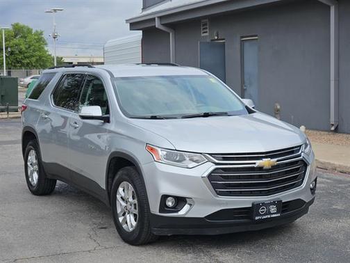 Silver Ice Metallic 2020 Chevrolet Traverse LT Cloth