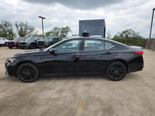 Super Black 2026 Nissan Altima SR FWD