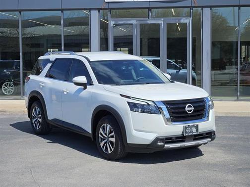 2025 Nissan Pathfinder SL FWD