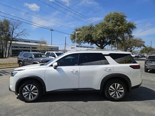 2025 Nissan Pathfinder SL FWD