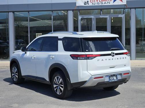 2025 Nissan Pathfinder SL FWD