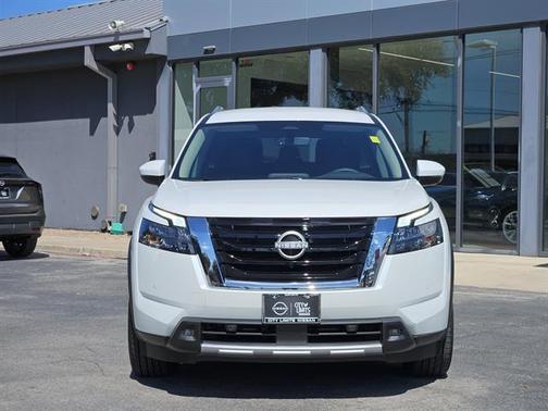 2025 Nissan Pathfinder SL FWD