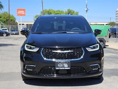 2025 Chrysler Pacifica L