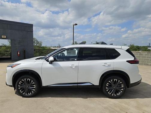 Everest White Pearl Tricoat 2026 Nissan Rogue Platinum