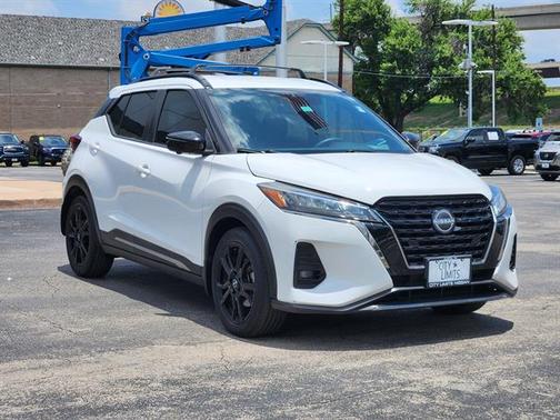 Fresh Powder 2022 Nissan Kicks SR