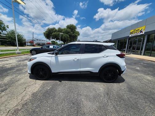 Fresh Powder 2022 Nissan Kicks SR