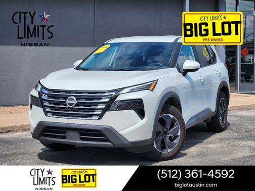 Everest White Pearl 2025 Nissan Rogue SV