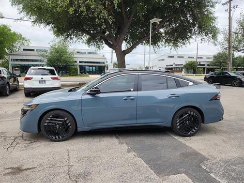 Atlantic Gray Metallic/Super Black 2026 Nissan Sentra SR