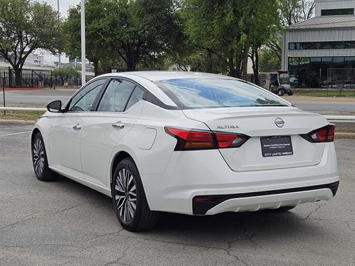 Pearl White Tricoat 2025 Nissan Altima 2.5 SV