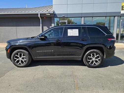 Diamond Black Crystal Pearlcoat 2024 Jeep Grand Cherokee Limited