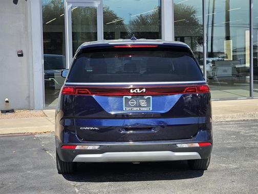 2024 Kia Carnival LX