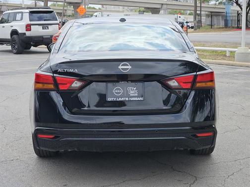 Super Black 2025 Nissan Altima 2.5 SV