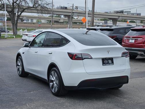 2022 Tesla Model Y Long Range Dual Motor All-Wheel Drive