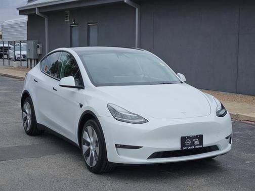 2022 Tesla Model Y Long Range Dual Motor All-Wheel Drive