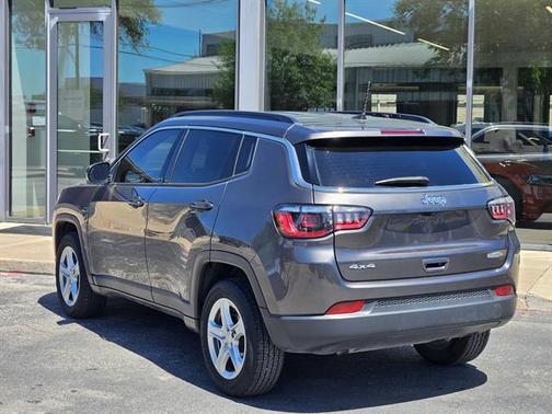 Granite Crystal Metallic Clearcoat 2023 Jeep Compass Latitude