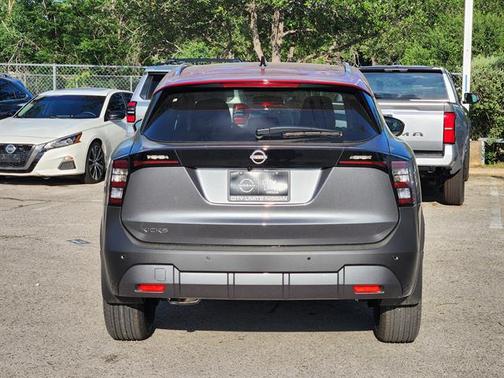 Gun Metallic/Scarlet Ember Tintcoat 2026 Nissan Kicks SV