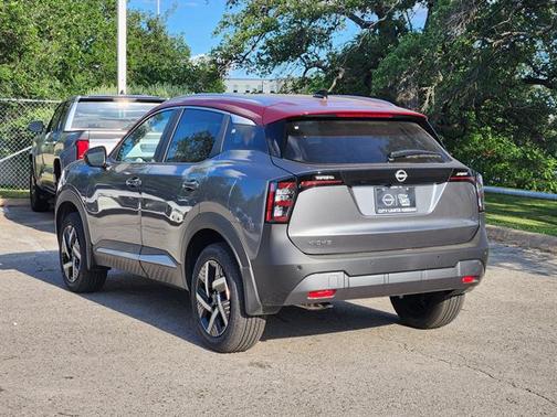 Gun Metallic/Scarlet Ember Tintcoat 2026 Nissan Kicks SV