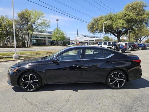 2023 Nissan Altima SR FWD