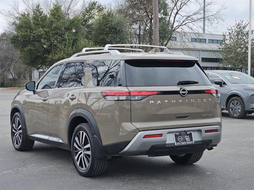 2023 Nissan Pathfinder Platinum FWD
