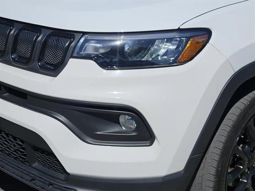 Bright White Clearcoat 2022 Jeep Compass Latitude