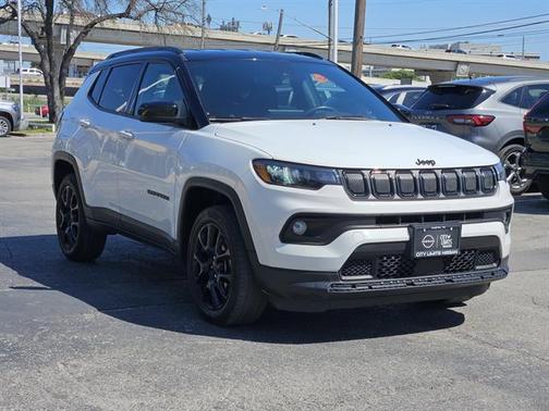 Bright White Clearcoat 2022 Jeep Compass Latitude