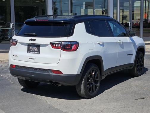Bright White Clearcoat 2022 Jeep Compass Latitude