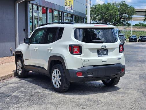 Alpine White Clearcoat 2022 Jeep Renegade Latitude
